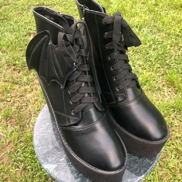 bat wing platform boots